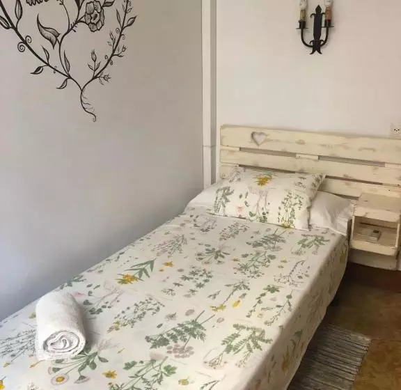 پانسیون Hostal Parellades