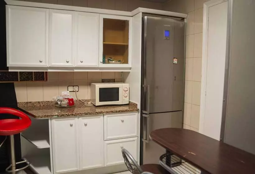 پانسیون Go Bcn Hostal Ideal Badal   Hostel