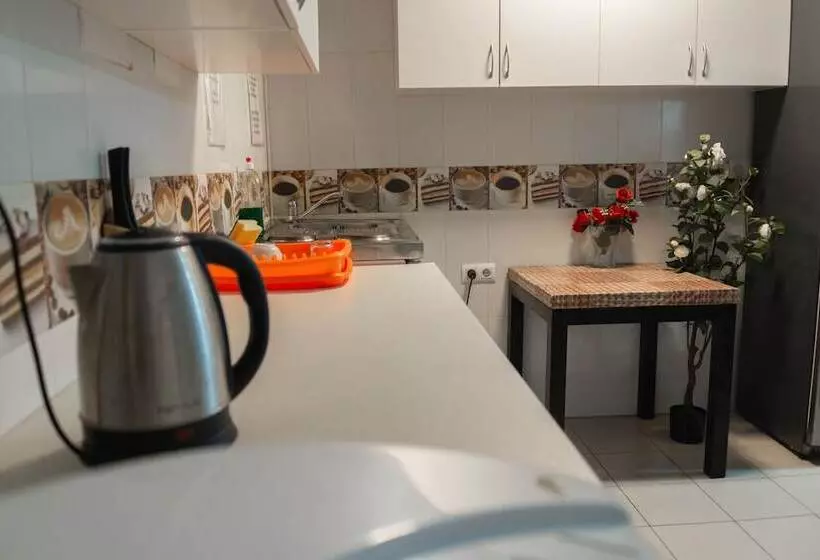 پانسیون Go Bcn Hostal Ideal Badal   Hostel