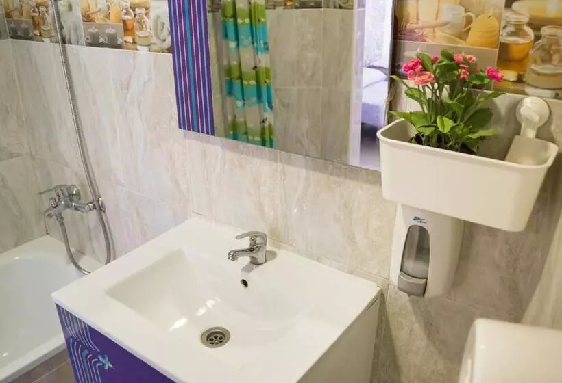 پانسیون Go Bcn Hostal Ideal Badal   Hostel
