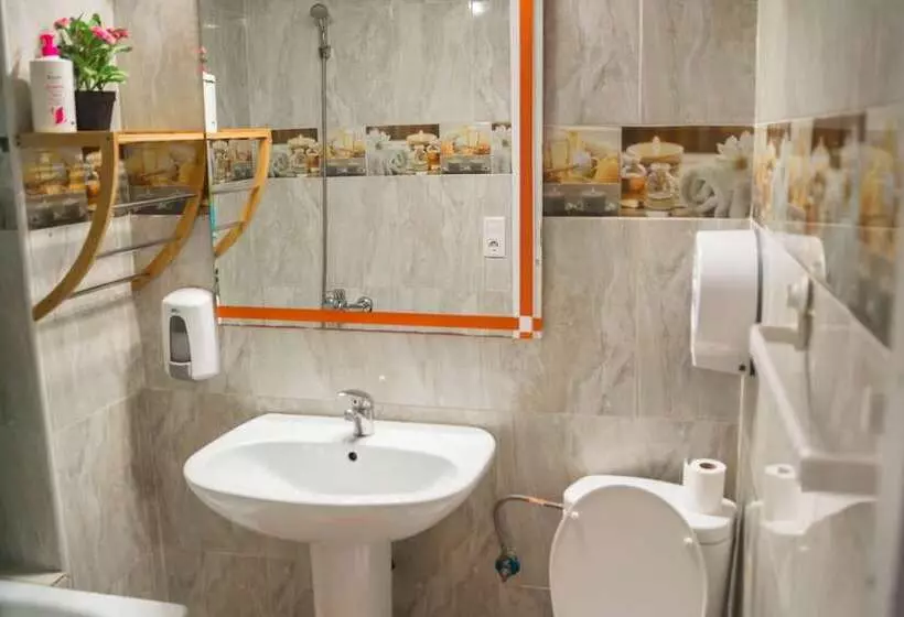 پانسیون Go Bcn Hostal Ideal Badal   Hostel