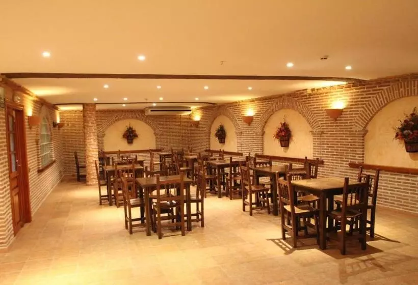Majatalo Hostal Restaurante Cuatro Caminos