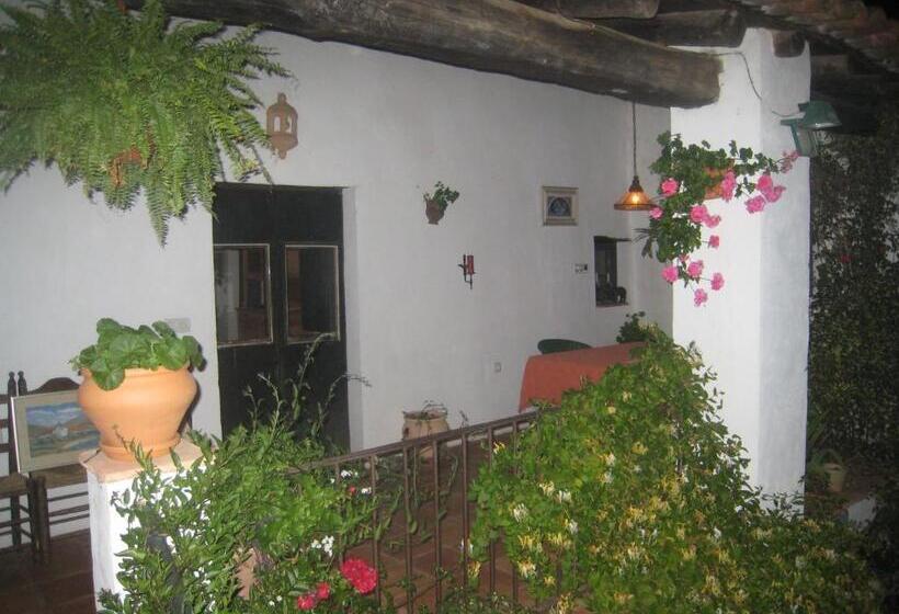 بنسيون Posada Del Castaño