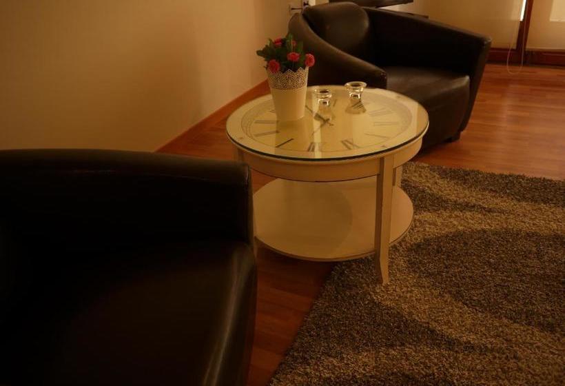 La Portuguesa Apartments