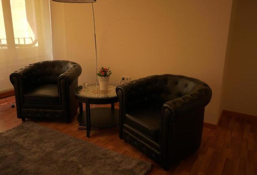 La Portuguesa Apartments