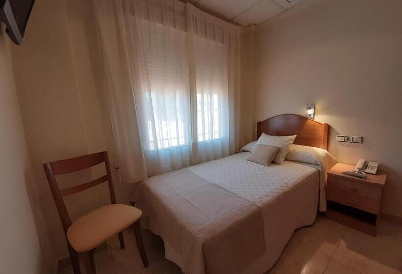 بنسيون Hostal El Retiro