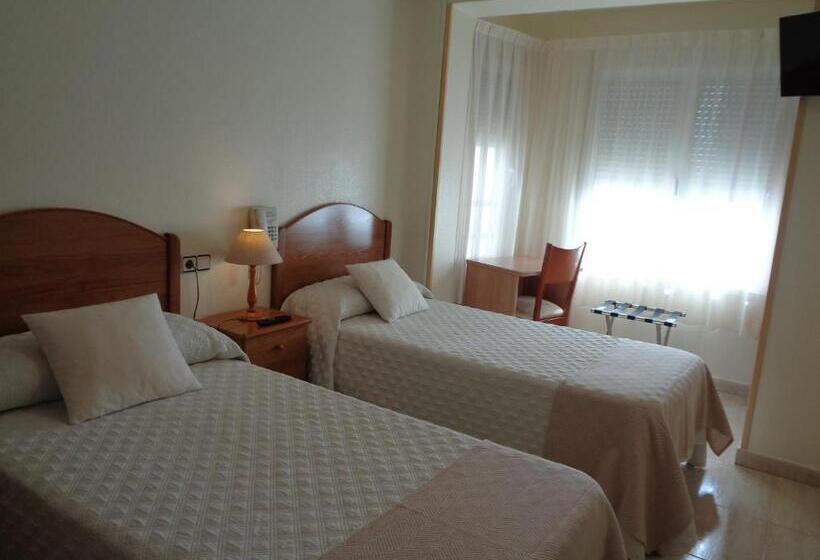 بنسيون Hostal El Retiro