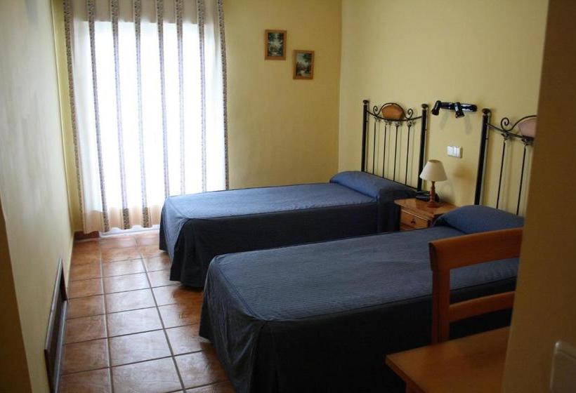 پانسیون Hostal La Balquina