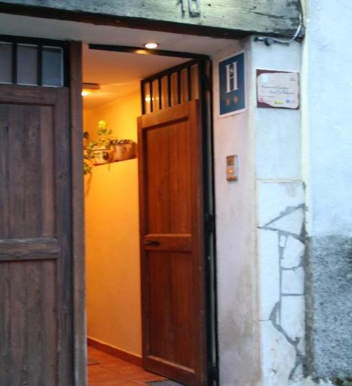 پانسیون Hostal La Balquina