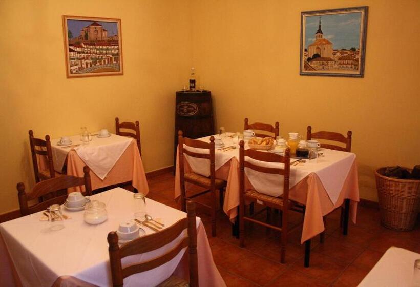 پانسیون Hostal La Balquina