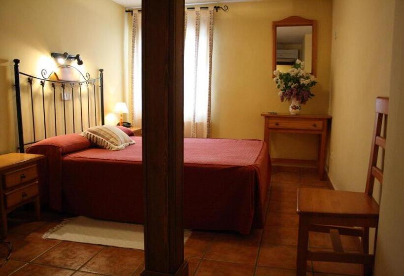 پانسیون Hostal La Balquina