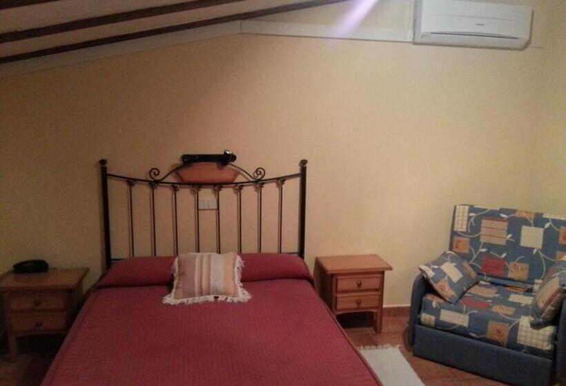 پانسیون Hostal La Balquina