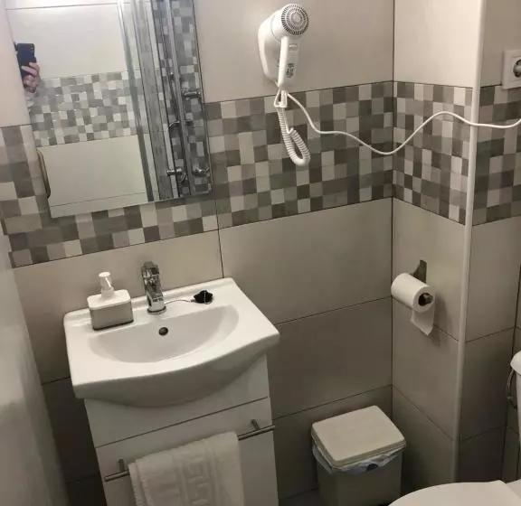 Majatalo Hostal Restaurante Avenida De Madrid