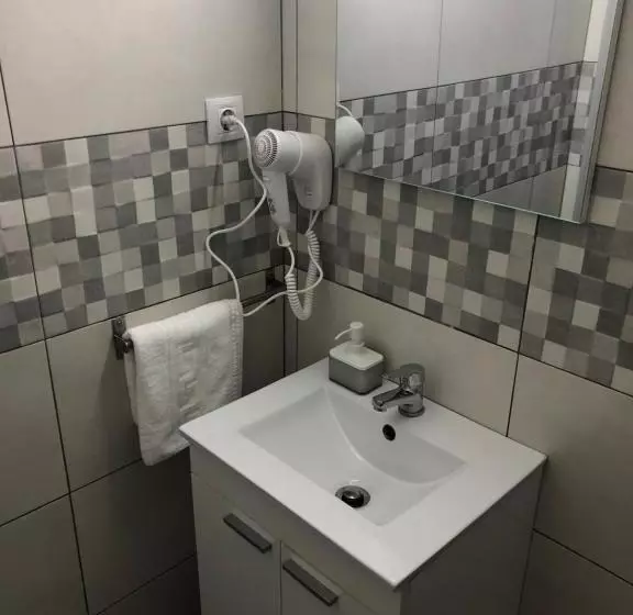 Majatalo Hostal Restaurante Avenida De Madrid