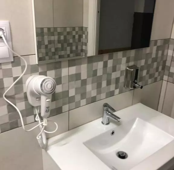 Majatalo Hostal Restaurante Avenida De Madrid