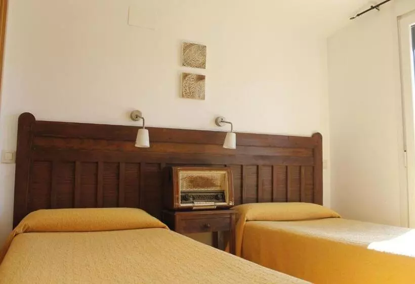 ペンション Hostal Restaurante Bustos