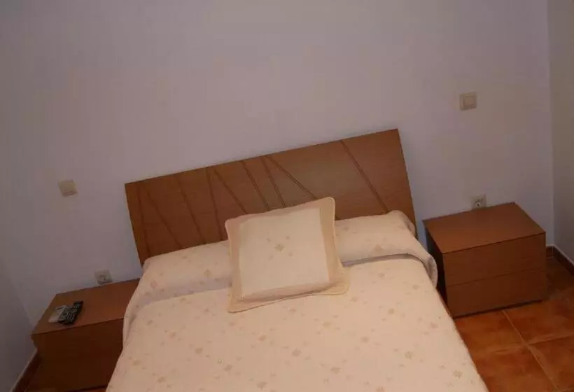 ペンション Hostal Restaurante Bustos