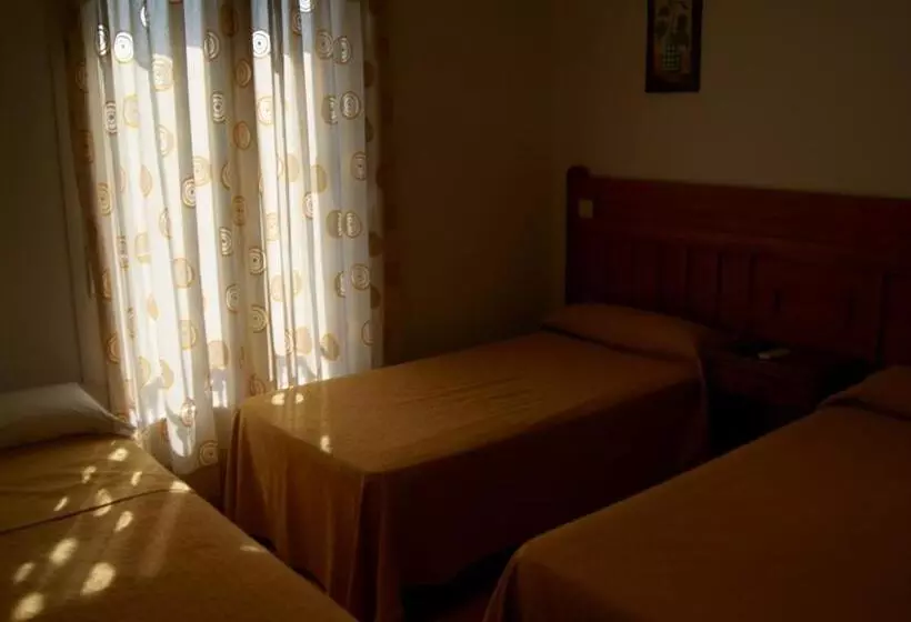 ペンション Hostal Restaurante Bustos