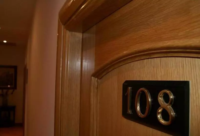 ペンション Hostal Restaurante Bustos