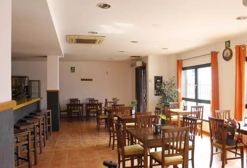 ペンション Hostal Restaurante Bustos