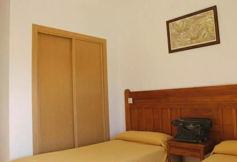 ペンション Hostal Restaurante Bustos