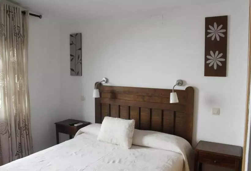 ペンション Hostal Restaurante Bustos