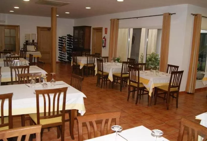 ペンション Hostal Restaurante Bustos