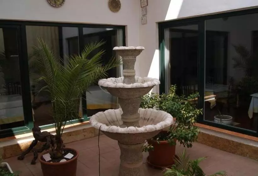 ペンション Hostal Restaurante Bustos