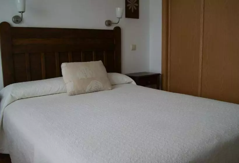 ペンション Hostal Restaurante Bustos