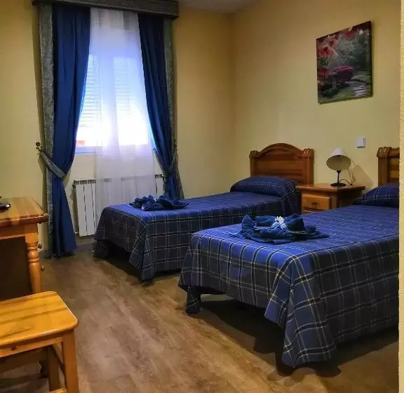 پانسیون Hostal Restaurante El Chato