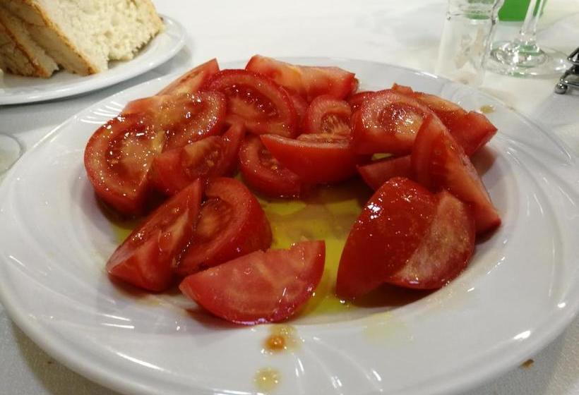 پانسیون Hostal Restaurante El Chato