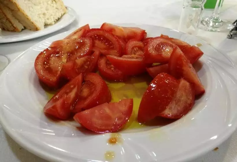 پانسیون Hostal Restaurante El Chato