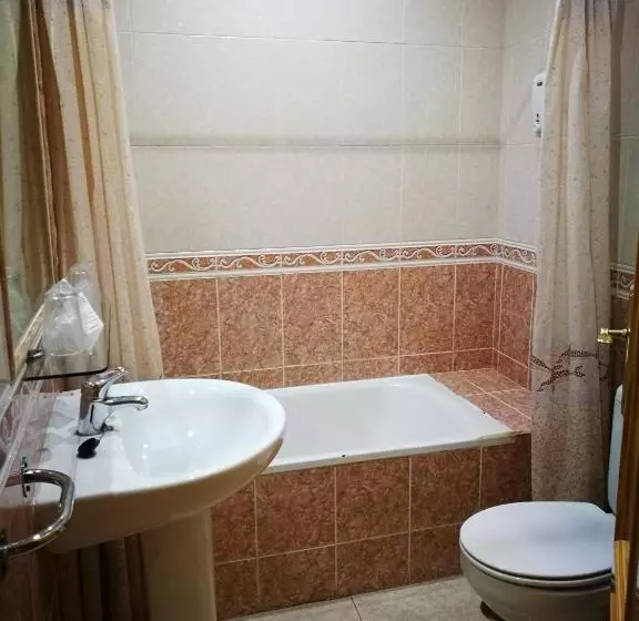 پانسیون Hostal Restaurante El Chato