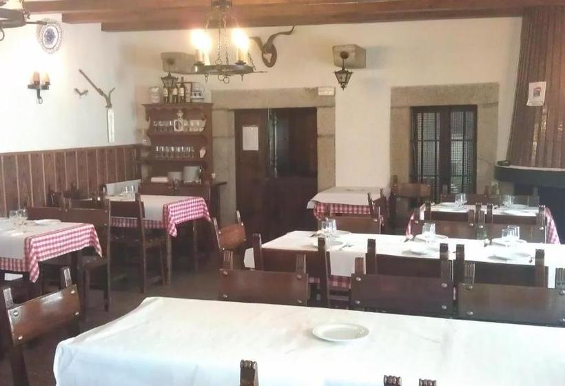 پانسیون Hostal Restaurante El Chato