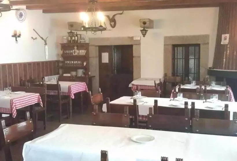 پانسیون Hostal Restaurante El Chato