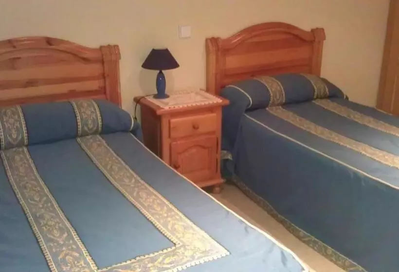 پانسیون Hostal Restaurante El Chato