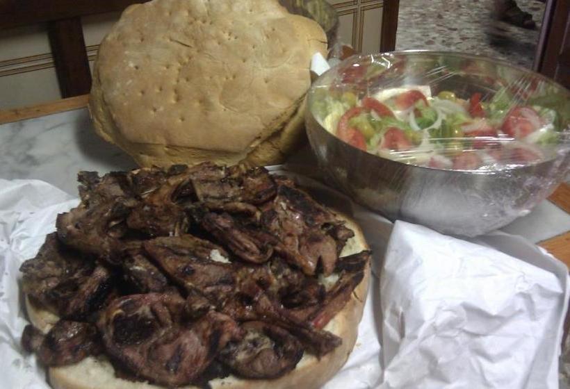 پانسیون Hostal Restaurante El Chato