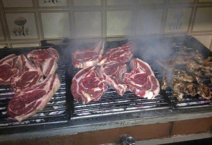 پانسیون Hostal Restaurante El Chato