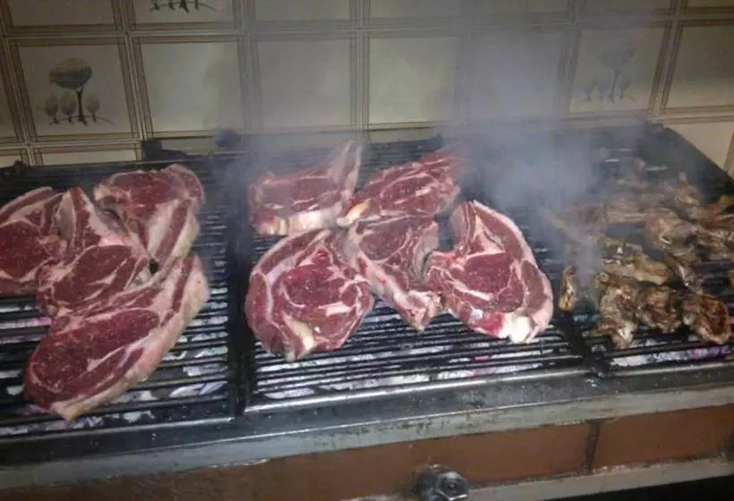 پانسیون Hostal Restaurante El Chato