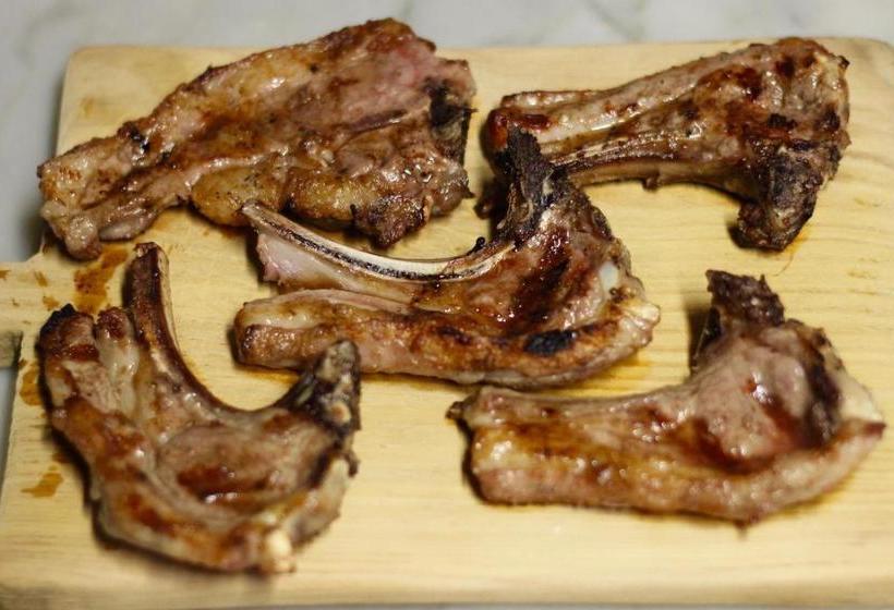 پانسیون Hostal Restaurante El Chato