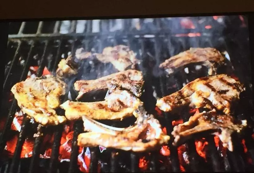 پانسیون Hostal Restaurante El Chato