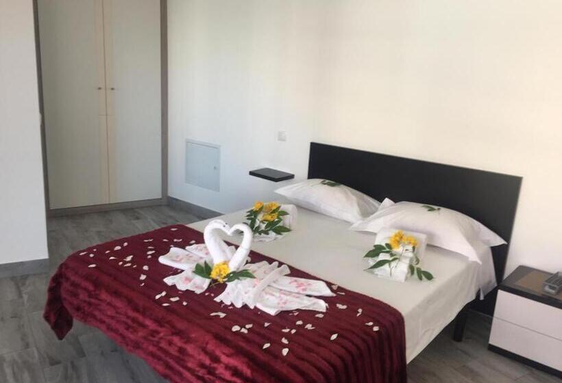 پانسیون Peralux