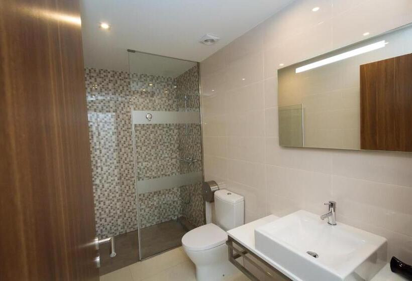 پانسیون Peralux