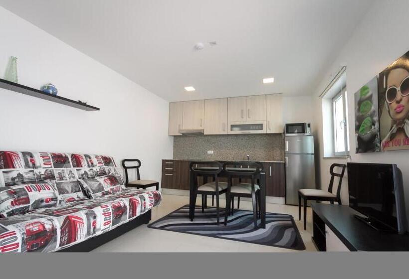 پانسیون Peralux