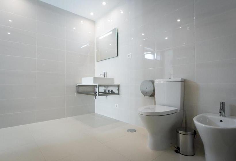 پانسیون Peralux