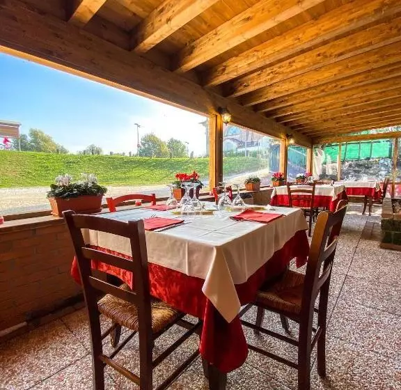 ユースホステル La Busa Camere E Trattoria