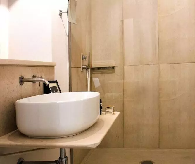 Re Federico Boutique