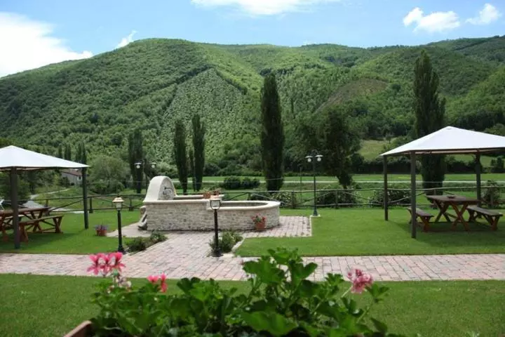 Hotelli Azienda Agrituristica La Valle Del Sambuco