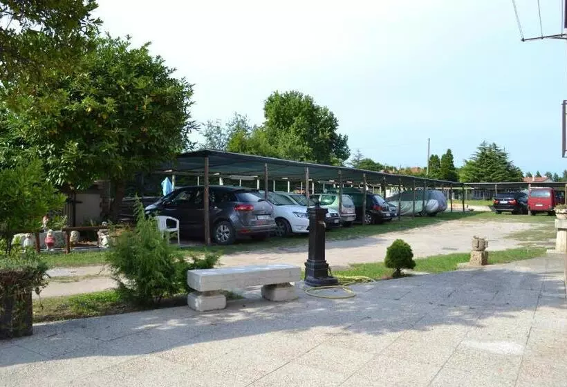 ホテル Eureka Azienda Agrituristica