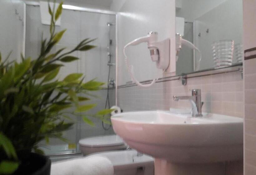 פנסיון Monnalisa Village